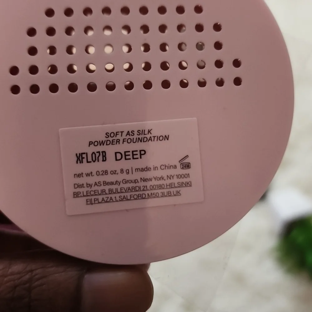 Mally XO Soft as Silk Powder Foundation
